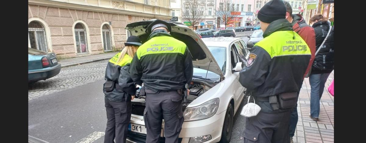 Řidiče stále trápí ranní mrazy