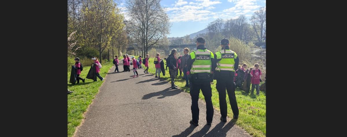 Žáci i letos vyrazili čistit břehy Ohře