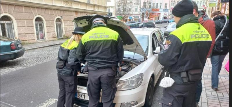 Řidiče stále trápí ranní mrazy