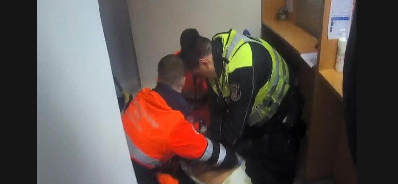 Resuscitace v Krymské ulici: strážníci pomohli zachránit život