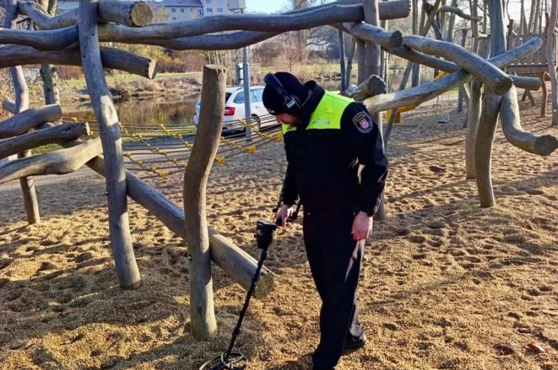 Akce „Jehla“: Strážníci prověřili dětská hřiště i riziková místa