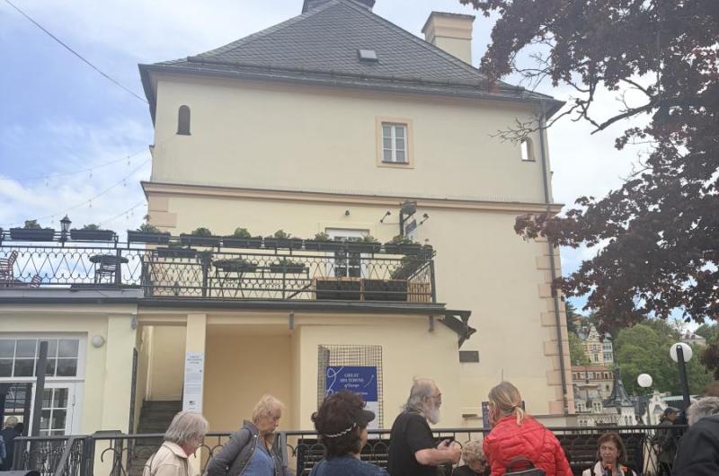 Účastníci Senior akademie se vydali za historií Karlových Varů