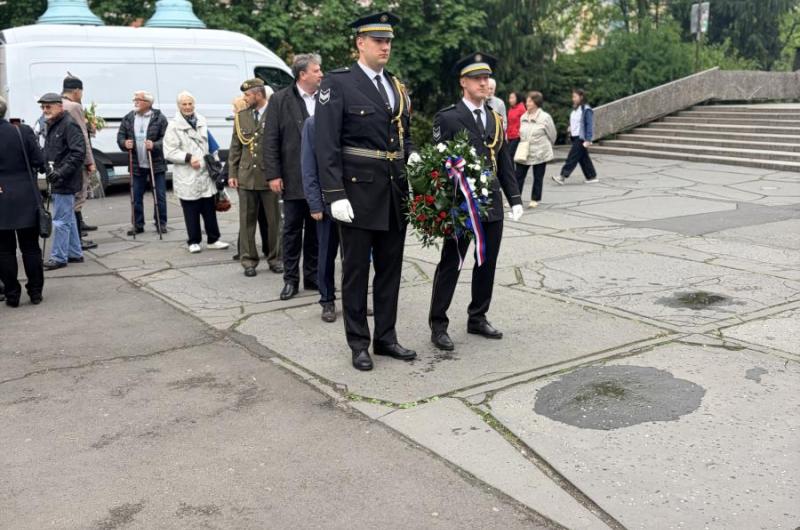 Karlovy Vary uctily Den vítězství. Pietního aktu se poprvé zúčastnila i čestná jednotka MP.