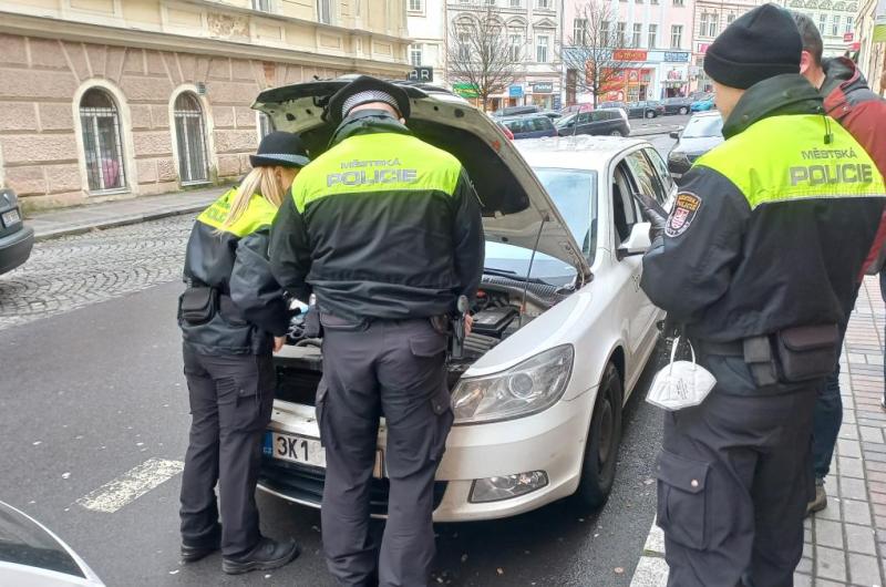 Řidiče stále trápí ranní mrazy