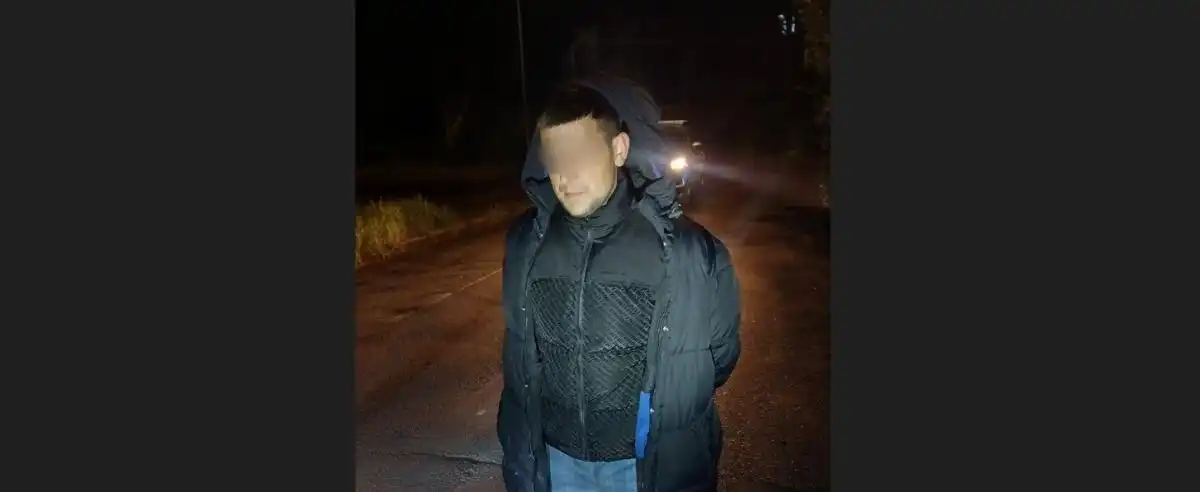 utíkal před strážníky