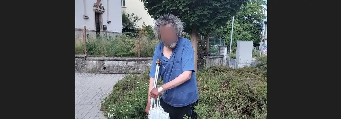 ustlali si u ulicích 