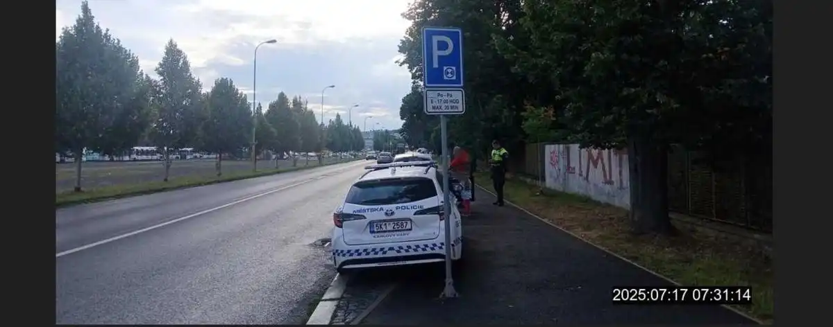 parkování před školkou