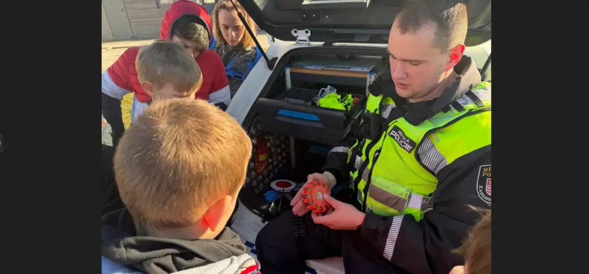 mladý strážník