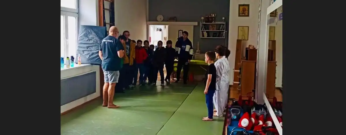 Mladí strážníci na služebně