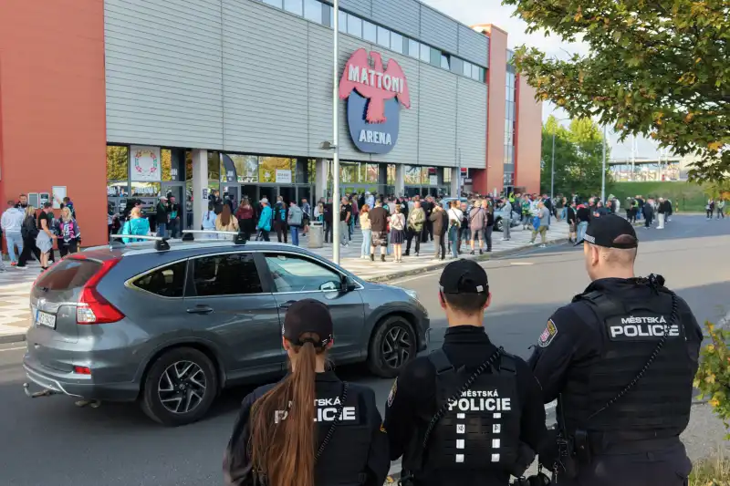 Strážníci vs. Západočeské derby
