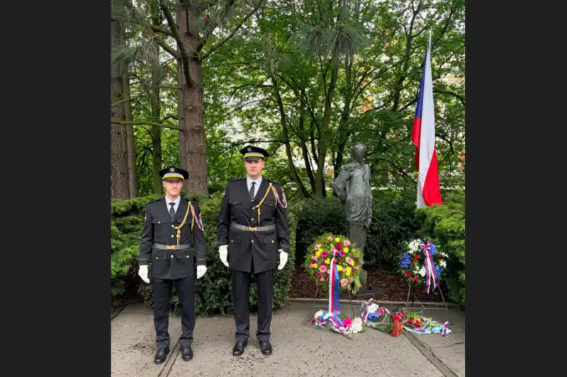 Karlovy Vary uctily Den vítězství. Pietního aktu se poprvé zúčastnila i čestná jednotka MP.