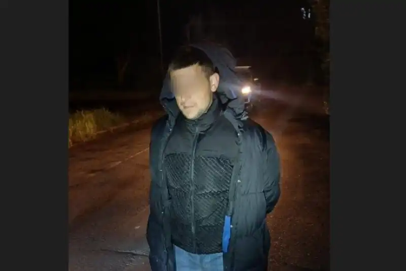 utíkal před strážníky
