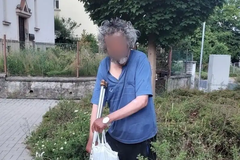 ustlali si u ulicích 