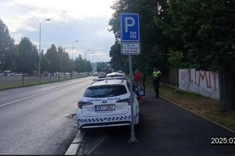 parkování před školkou