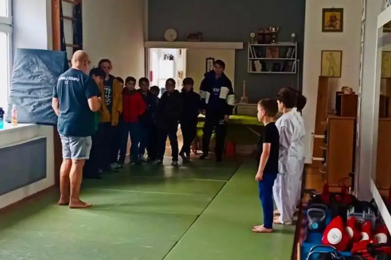 Mladí strážníci na služebně