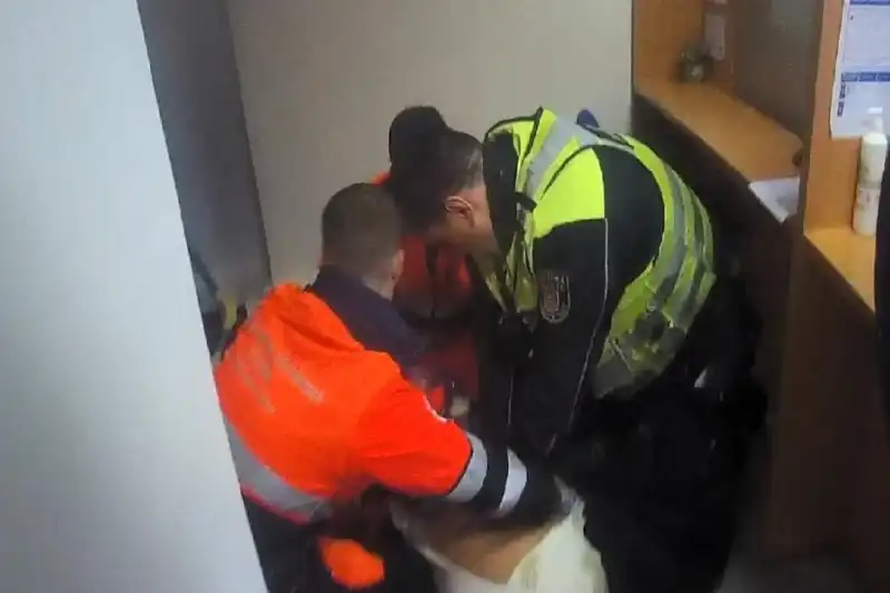 Resuscitace v Krymské ulici: strážníci pomohli zachránit život