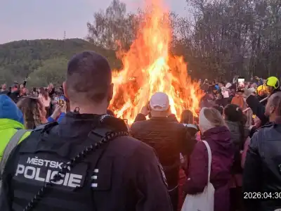 Pálení čarodějnic přilákalo davy a proběhlo v poklidu