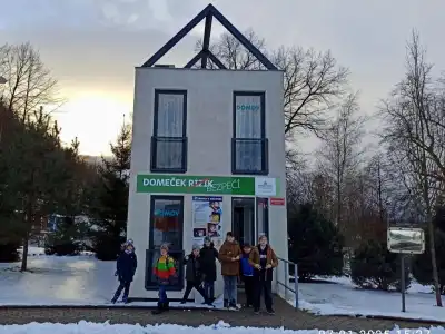 mladý strážník