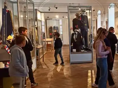 mladý strážník