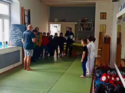 Mladí strážníci na služebně