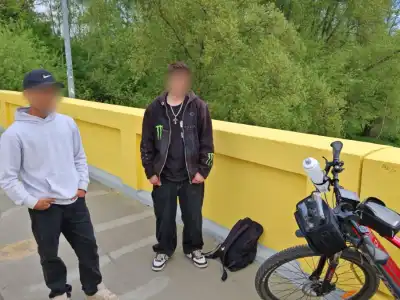 Mladý „umělec“ poškodil čerstvě natřenou lávku