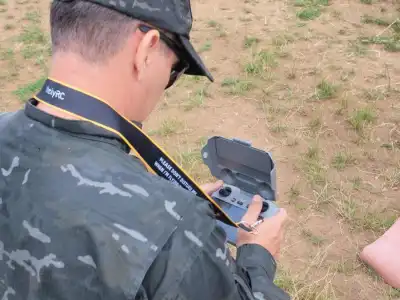 Karlovarští strážníci a hasiči ladili formu v luftu - proběhl společný dronový výcvik