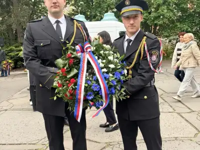 Karlovy Vary uctily Den vítězství. Pietního aktu se poprvé zúčastnila i čestná jednotka MP.